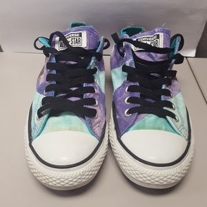Women's low top  multicolor Converse sneaker